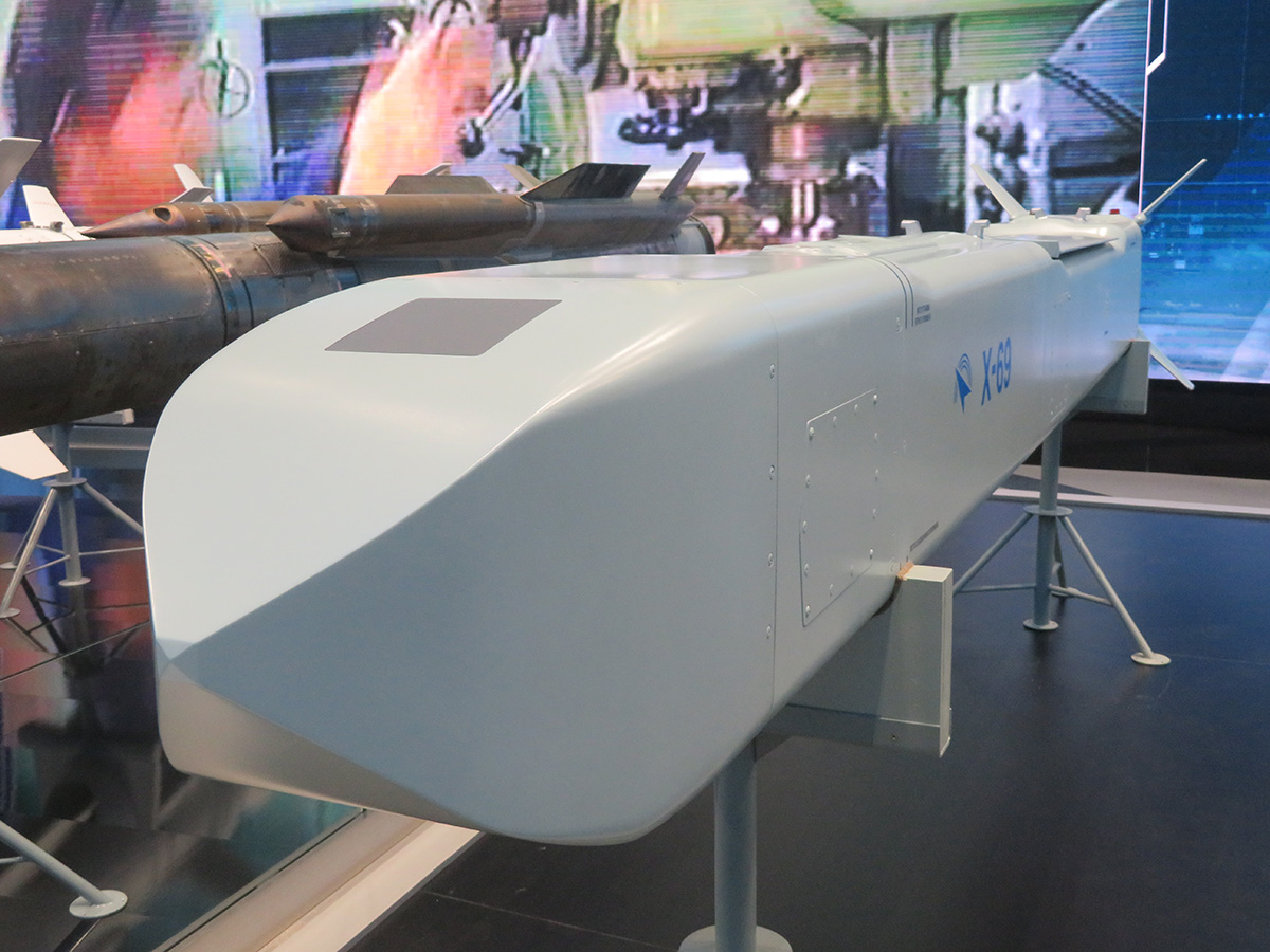 Las formas furtivas del misil X-69 estn destinadas a dificultar su deteccin por los sistemas de Defensa antiarea. (Octavio Dez Cmara)